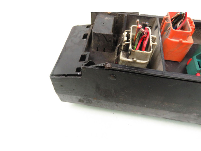   Pojistková skříňka 04707893AB   Chrysler Voyager 1998