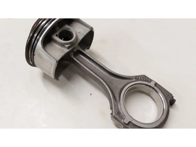 Píst 9A11031400R   Porsche Cayman 981  pro benzínový motor 3.4  