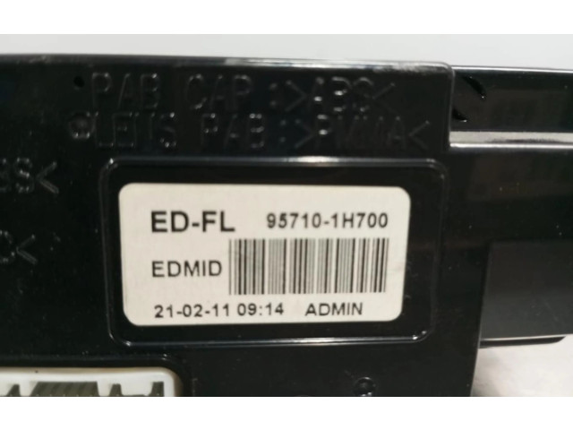 Дисплей    957101H700   KIA Ceed