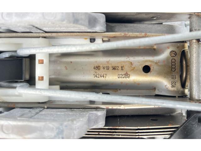 Ось рулевого колеса 4B0419502E    Audi A6 S6 C5 4B   