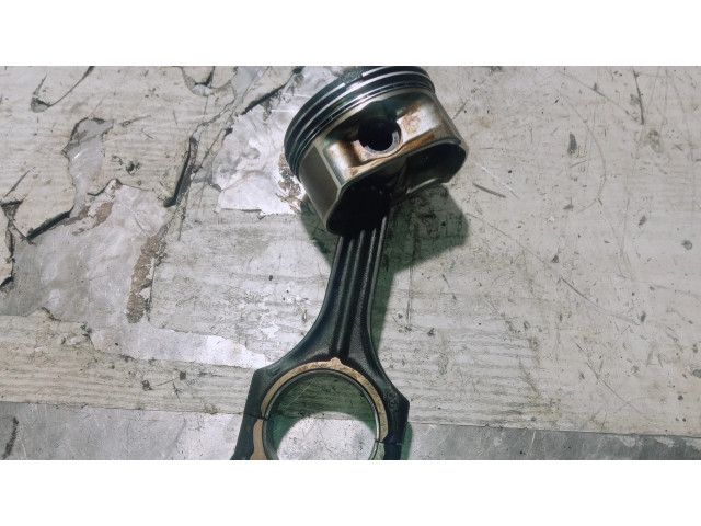 Píst Mercedes-Benz C W203 pro benzínový motor 3.2