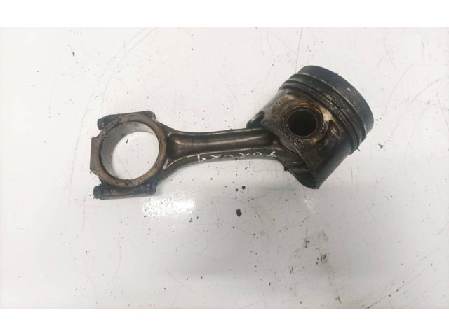 Píst Volkswagen PASSAT B5.5