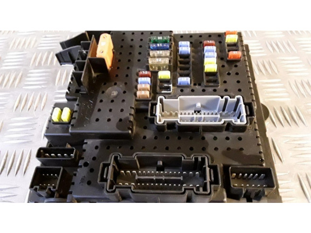 Блок предохранителей 30728512, 05W374   Volvo S60    