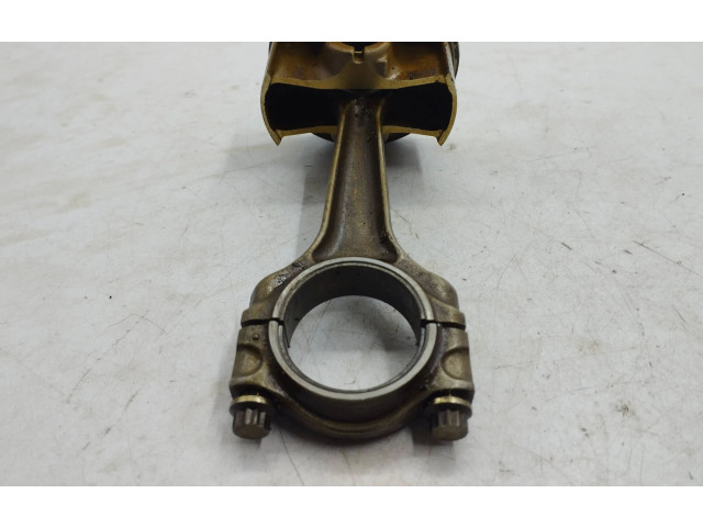  Поршень с шатуном    Maserati Quattroporte  