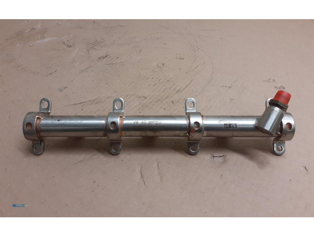 Топливная рампа 06M133315L   Audi A5  