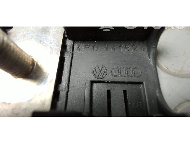 Блок предохранителей  8D1941824   Audi A6 S6 C6 4F    