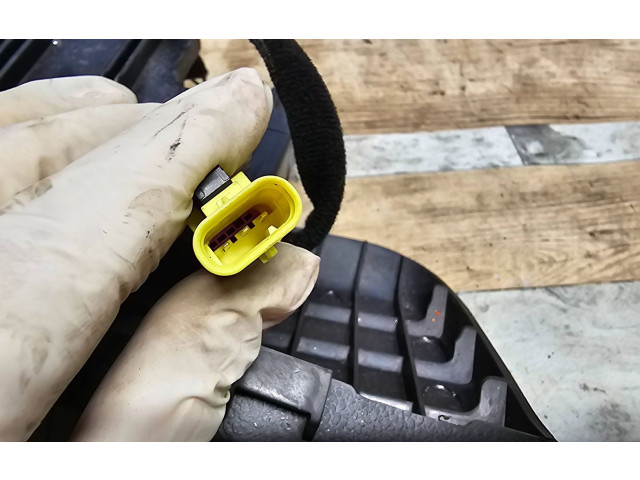 Подушка безопасности для колен 95934658, 814990982 Chevrolet Sonic