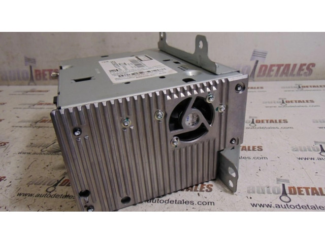 Радио/ проигрыватель CD/DVD / навигация