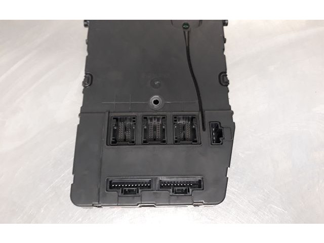 Блок предохранителей  8201054131   Renault Clio III    