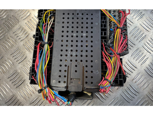 Блок предохранителей  8688153, 02W062   Volvo S80    