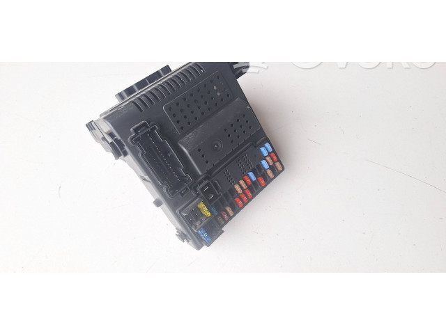 Блок предохранителей    30728356, 12216069   Volvo V70