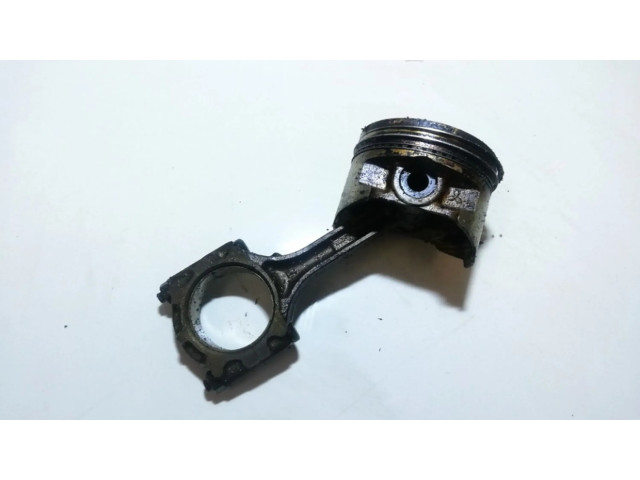  Поршень с шатуном    Mitsubishi Carisma для бензинового двигателя 1.6