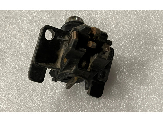 Замок багажника     Mercedes-Benz 190 W201 1982 - 1993 года