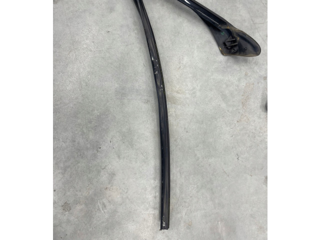 Уплотнительная резина (у стекла)    Audi A6 S6 C7 4G      