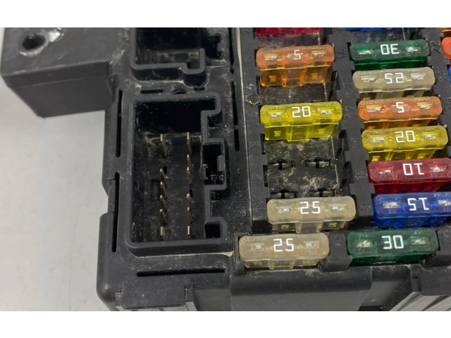 Блок предохранителей 8678449, 518823017 Volvo S80