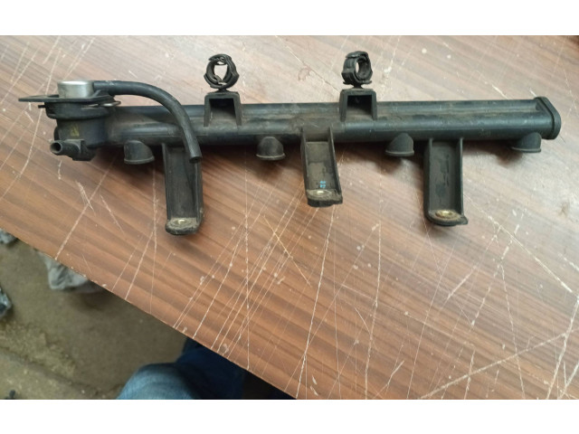 Топливная рампа 9621783580 Peugeot 406