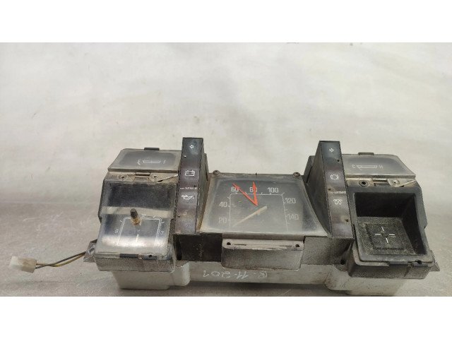 Přístrojová deska Nissan PickUp Y720 1981