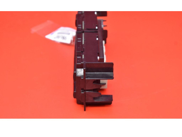 Блок управления климат-контролем    Skoda Superb B6 (3T)