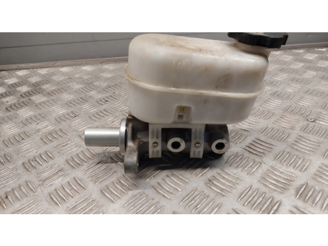 Расширительный бачок тормозной жидкости