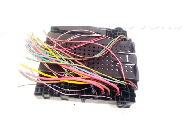 Блок предохранителей  9441582, 9441587   Volvo S80    