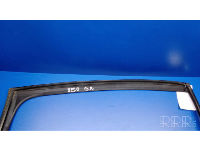 Задний уплотнительная резина (у стекла)