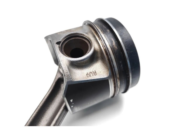 Поршень с шатуном CLHA CLHA Skoda Octavia Mk3 (5E)