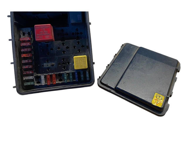 Блок предохранителей 83BG14A076AC   Ford Sierra    