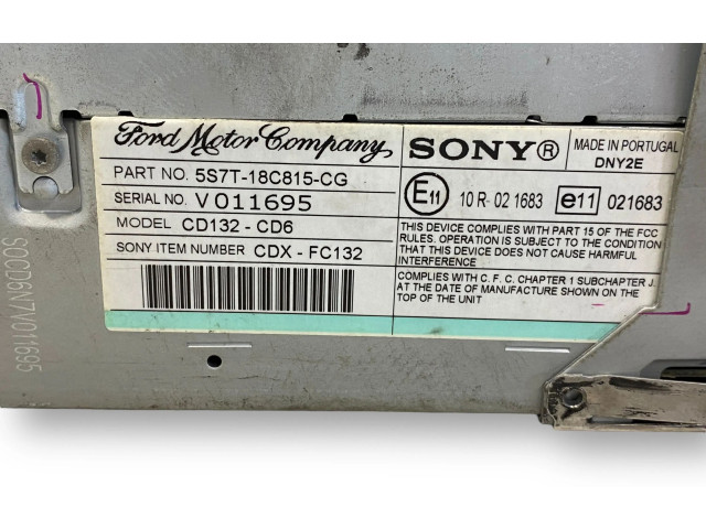 Радио/ проигрыватель CD/DVD / навигация