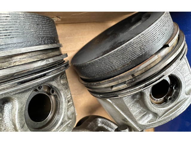 Поршень с шатуном LD28 12010V5762 Nissan Laurel