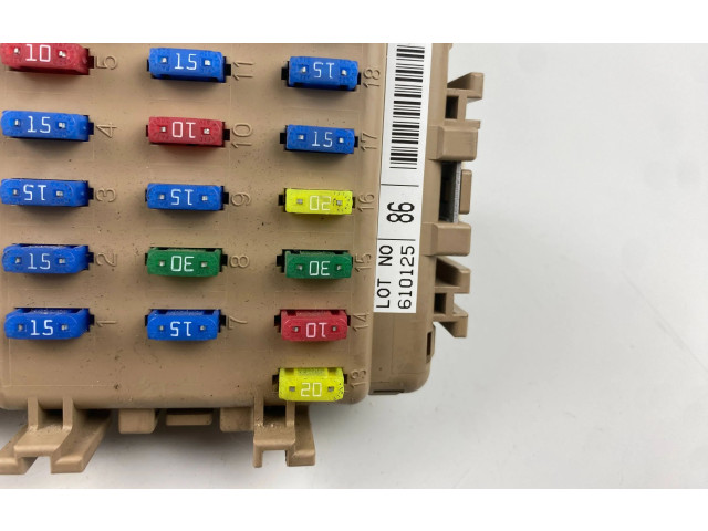 Блок предохранителей  610125   Subaru Forester SG    