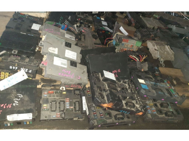 Pojistková skříňka 357937039 Volkswagen Vento 1992