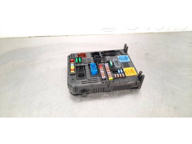 Блок предохранителей 983288028000 Citroen C3 Aircross