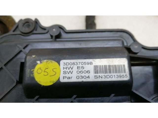 Механизм фиксации задней двери