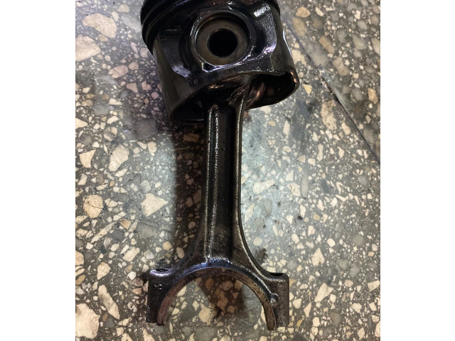  Поршень с шатуном  81L79  Volvo V70  