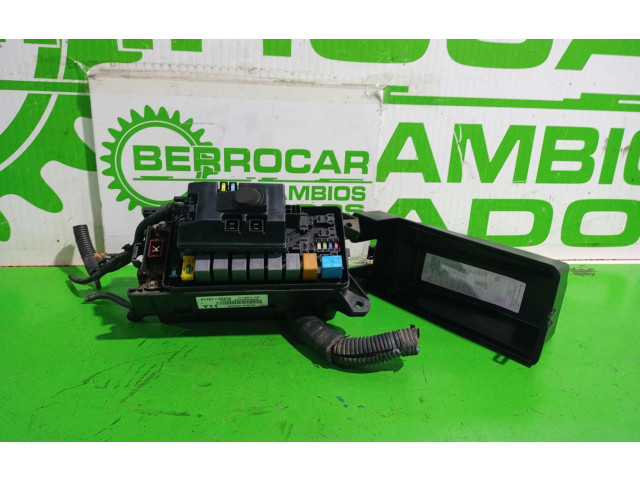 Блок предохранителей 911613E010   KIA Sorento    