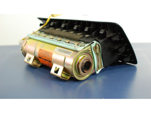 Подушка безопасности водителя Mazda MPV II LW