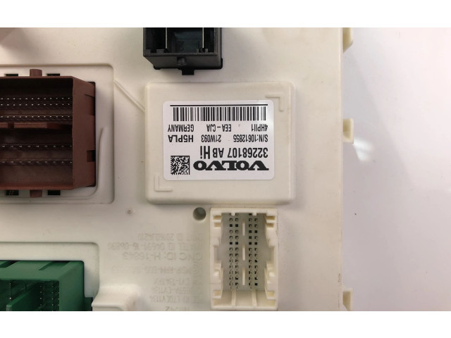 Блок предохранителей  32268107AB   Volvo XC40    