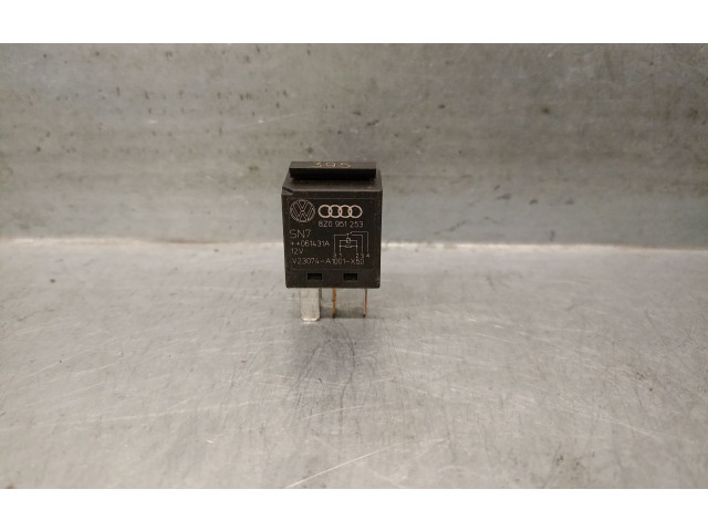 Pojistková skříňka 8Z0951253 Audi Q7 4L 2006