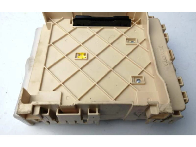 Pojistková skříňka Řídící jednotka BSM 8273042750B, 63583372 Toyota RAV 4 (XA30) 2015