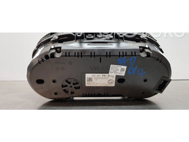 Панель приборов 5E0920781D   Skoda Octavia Mk3 (5E)       