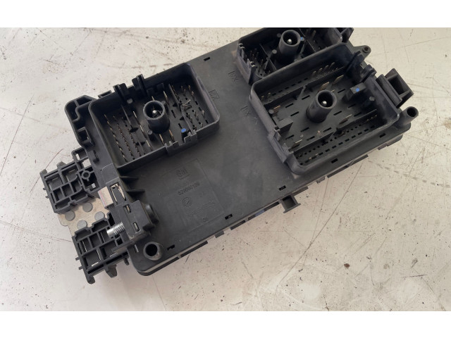 Блок предохранителей 13255300   Chevrolet Orlando    