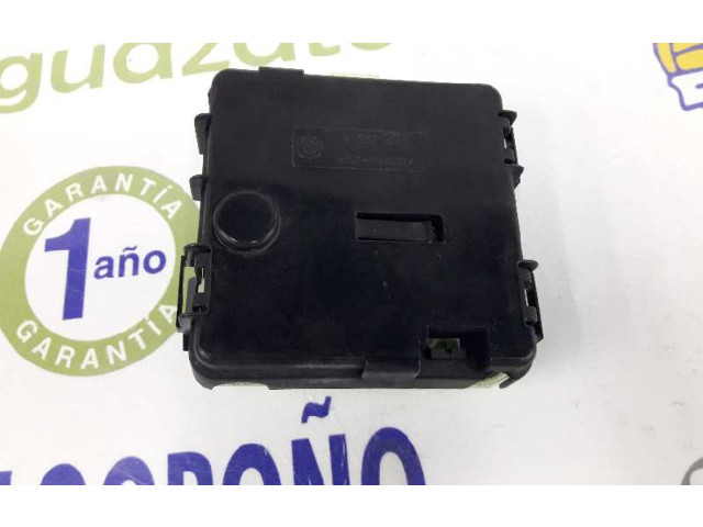 Блок предохранителей 61136928945, 6928945   BMW X3 E83    