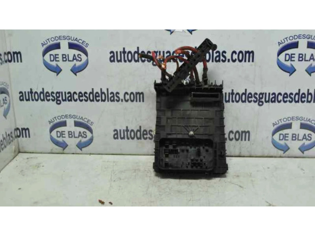 Блок предохранителей 1K0937125 Volkswagen Jetta V