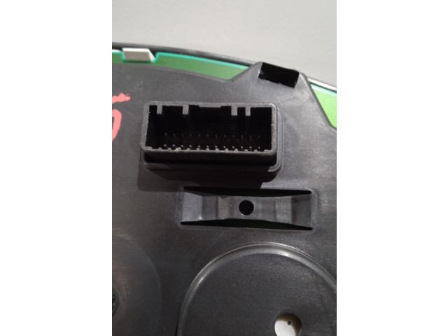 Панель приборов    Dacia Logan I       