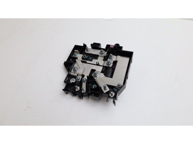 Блок предохранителей  8889877787, 32265898   Lynk & co 01    