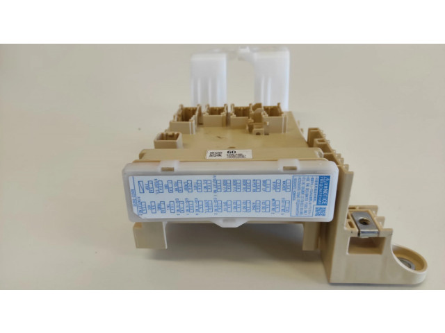 Блок предохранителей 63586795, 8273078021 Lexus NX