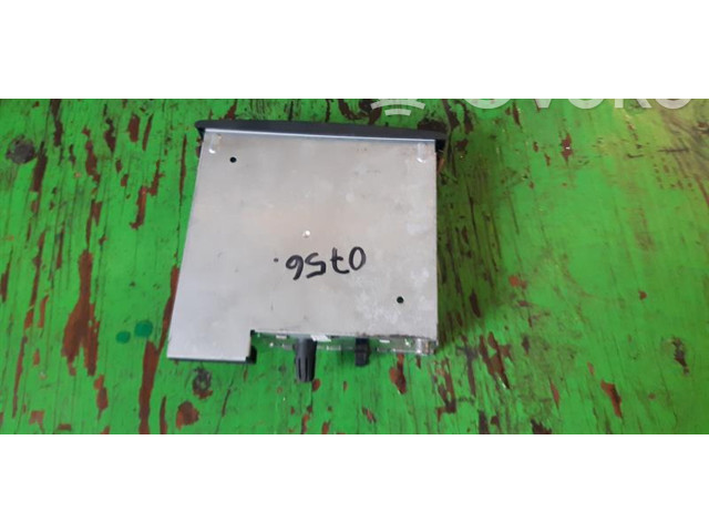 Радио/ проигрыватель CD/DVD / навигация