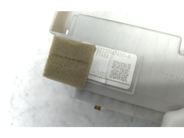 Pojistková skříňka 8273047450A Toyota Prius (XW30) 2010