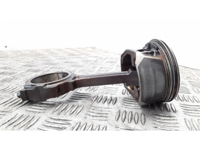 Píst Saab 9-7X pro benzínový motor 4.2