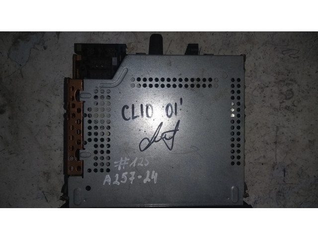 Радио/ проигрыватель CD/DVD / навигация